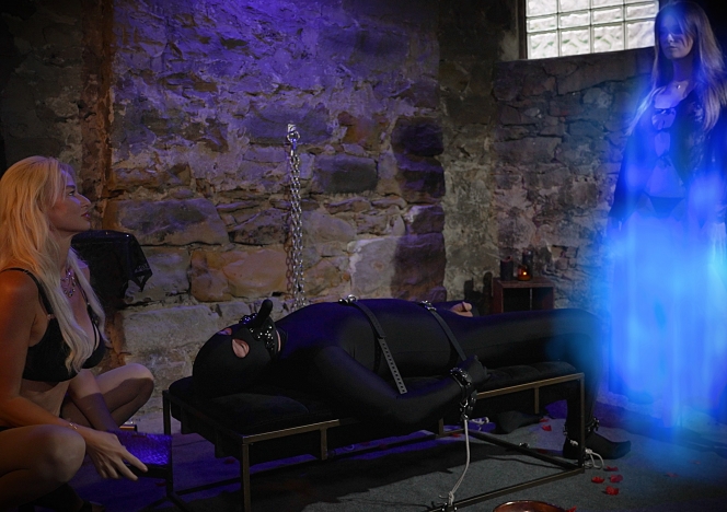 Femme_Fatale_Agency_Vol5_Meeting_The_Succubus